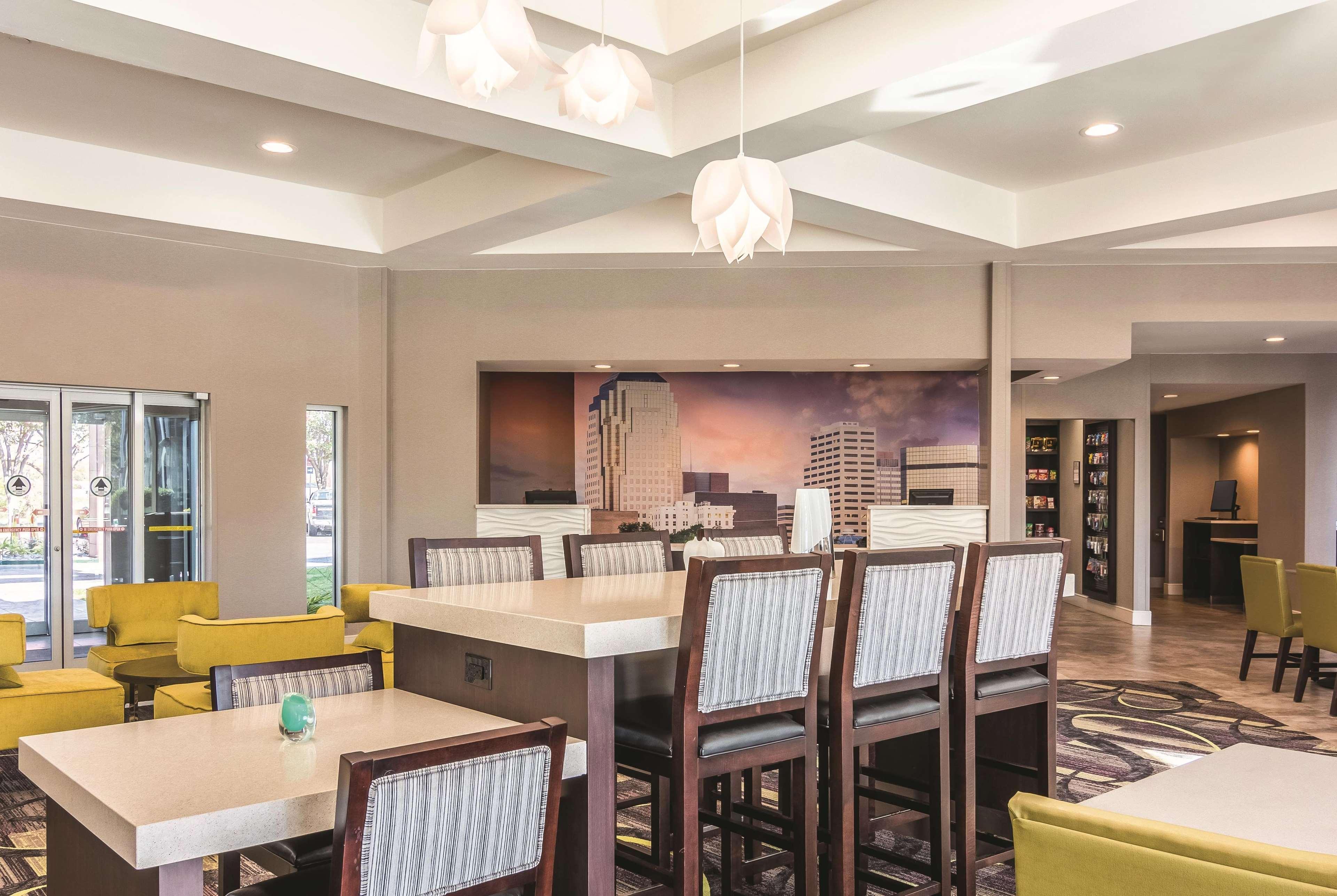 Отель La Quinta By Wyndham Shreveport Airport Экстерьер фото