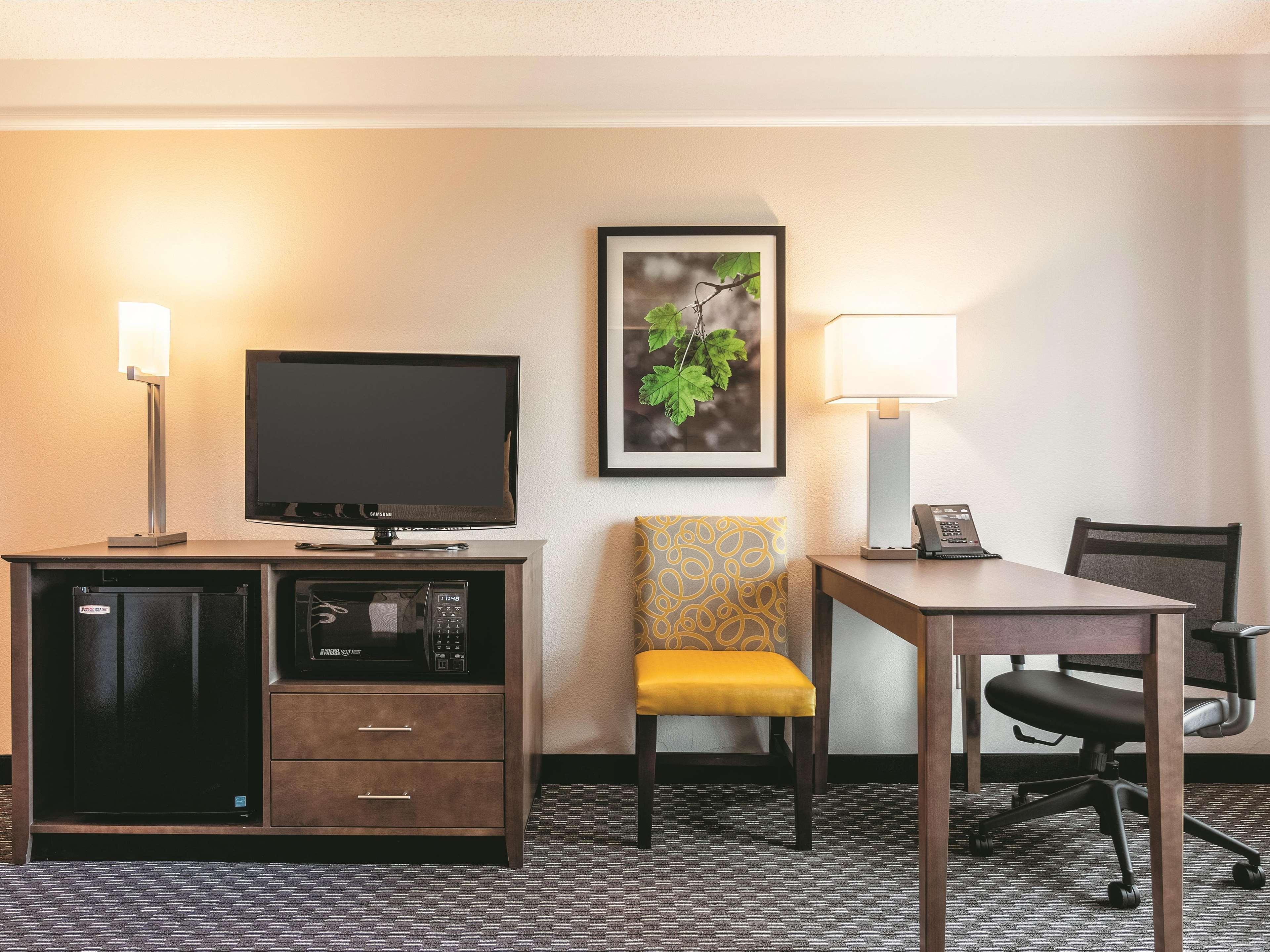 Отель La Quinta By Wyndham Shreveport Airport Экстерьер фото